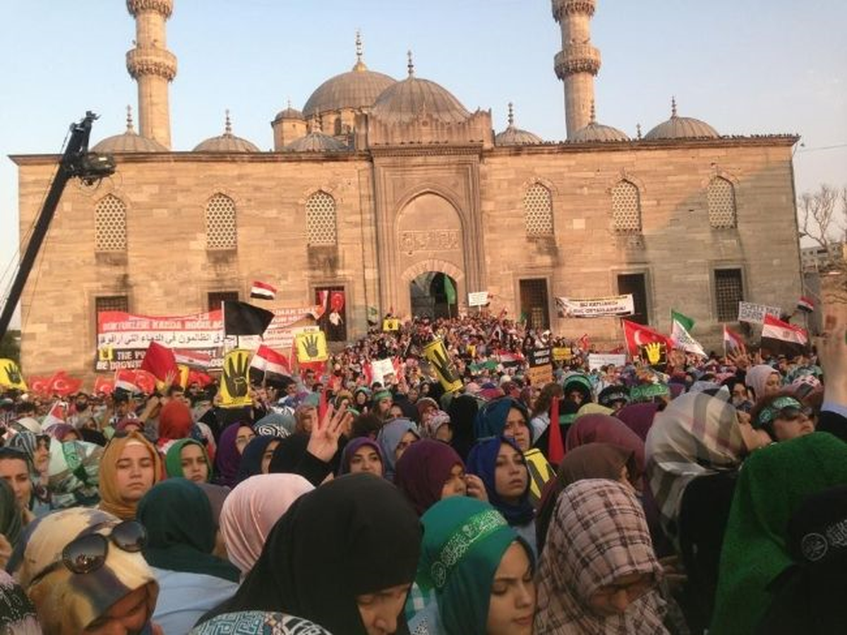 8eminönü Meydanı\'nda Mısır Protestosu