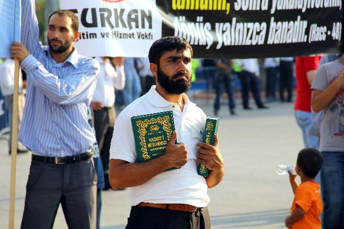 Adana\'da Yüzlerce Vatandaş Mısır\'daki Katliamı Protesto Etti