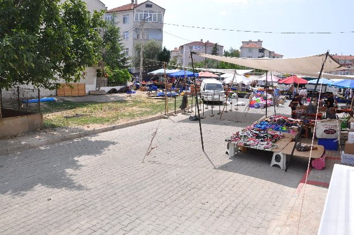 Aşırı Rüzgardan Halk Pazarı Boş Kaldı
