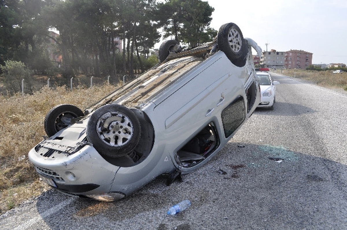 Ayvacık\'ta Trafik Kazası: 3 Yaralı