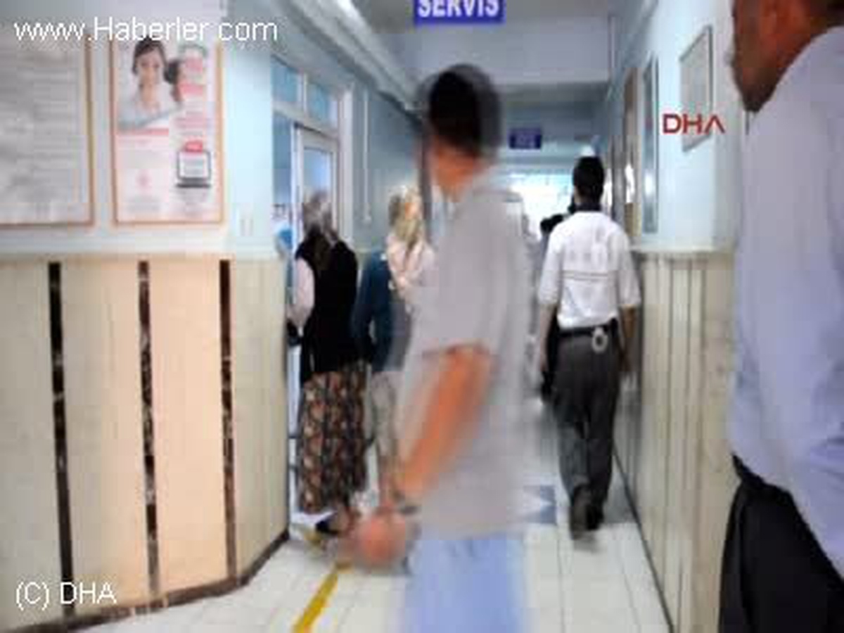 Babasının Tabancasıyla Oynayan Genç Kız Kendini Vurdu