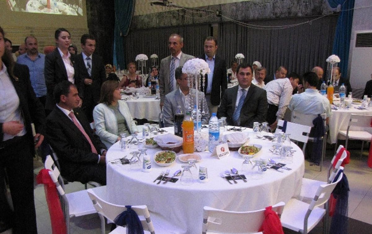 Bakan Şahin Uşak\'ta Nikah Şahidi Oldu