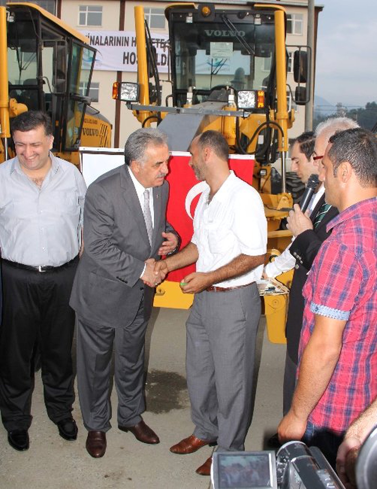 Bakan Yazıcı İş Makinesi Kullandı