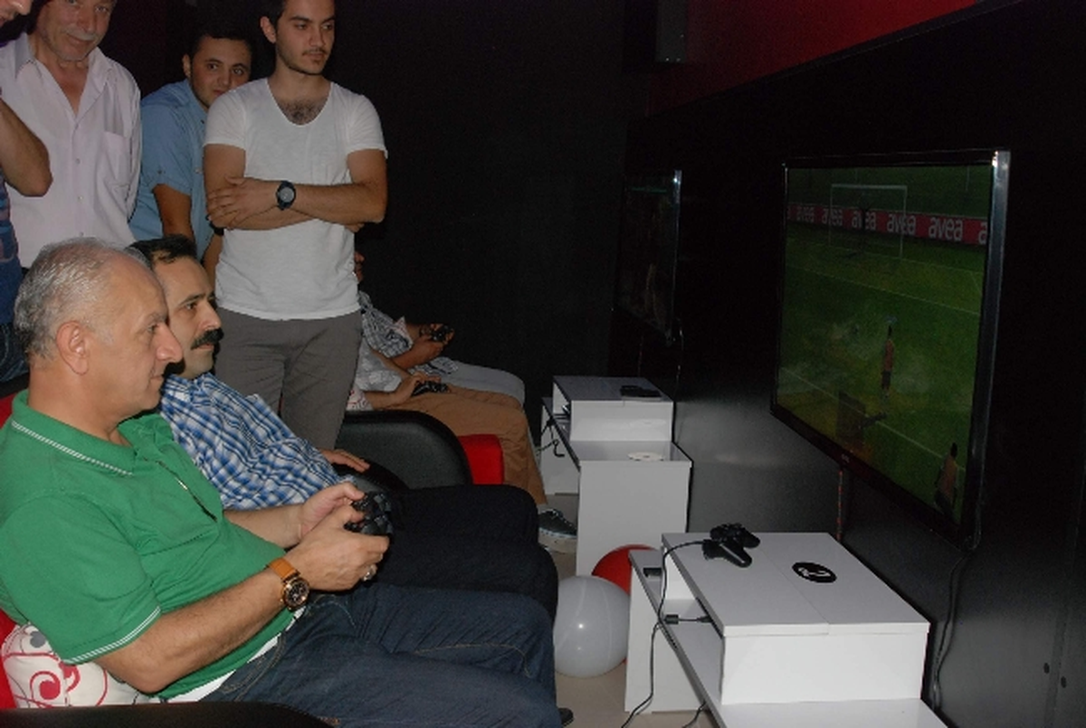 Başkanlar Playstation ile Penaltı Attı