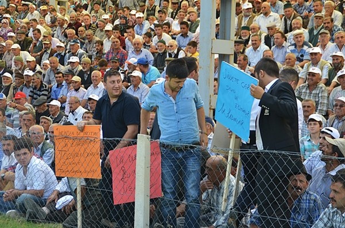 Bozdağ\'a Pankartlı Destek