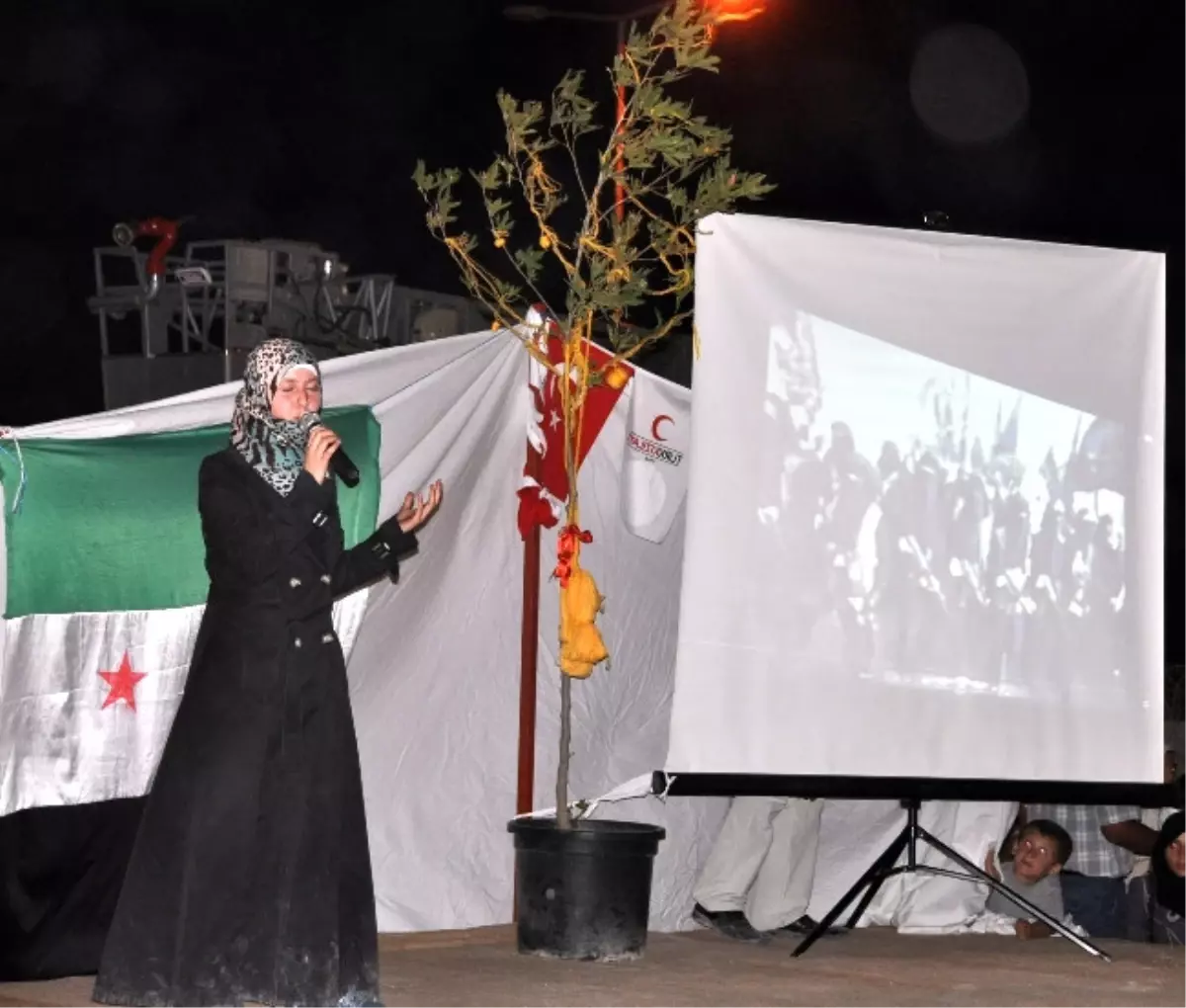 Çadır Kentte Tiyatro ve Şiir Dinletisi