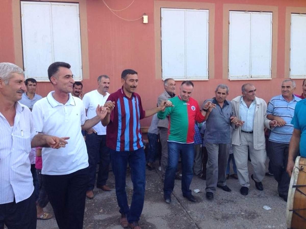 Çetin Kansız, Trabzonsporlu Diyarbakırlılar ile Halay Çekti