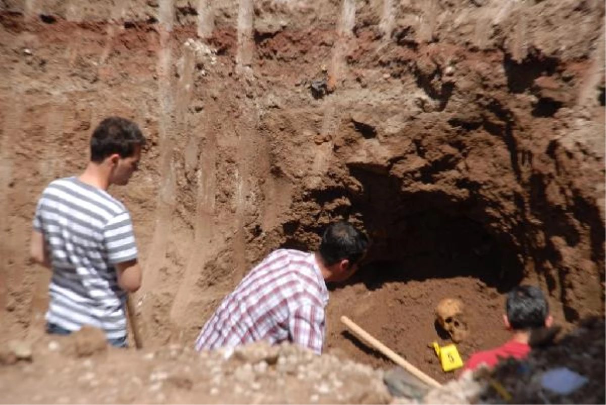 Temel Kazısında Çıkan Kemikler Emniyete Götürüldü