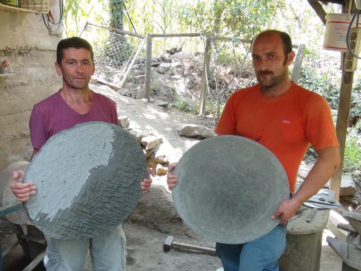 Ekmeklerini Taştan Çıkıyorlar