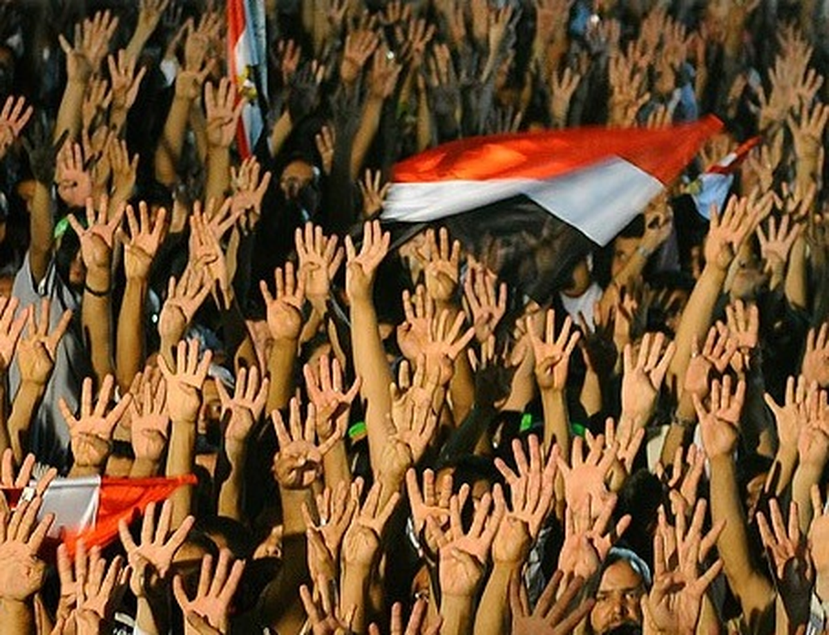 Erdoğan'dan Darbe Karşıtlarına 'Rabia' İşaretli Destek