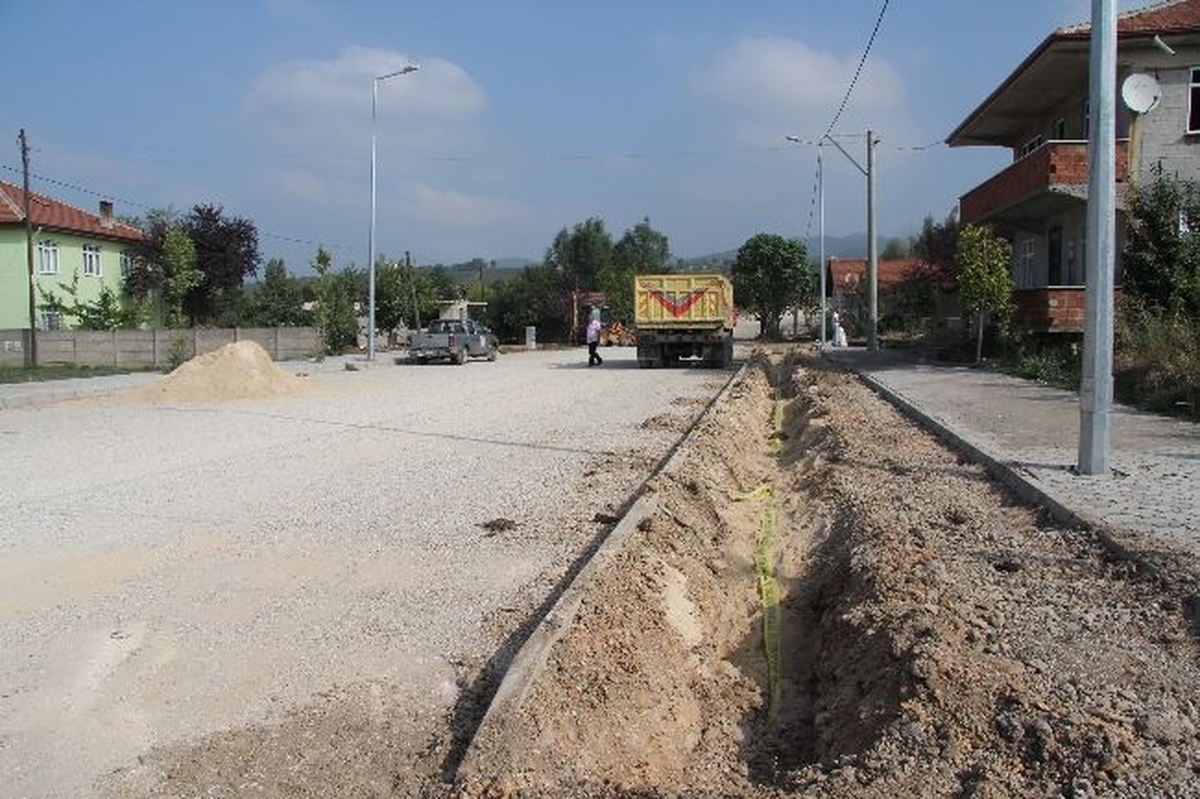 Hendek\'te Elektrik Kabloları Yeraltında