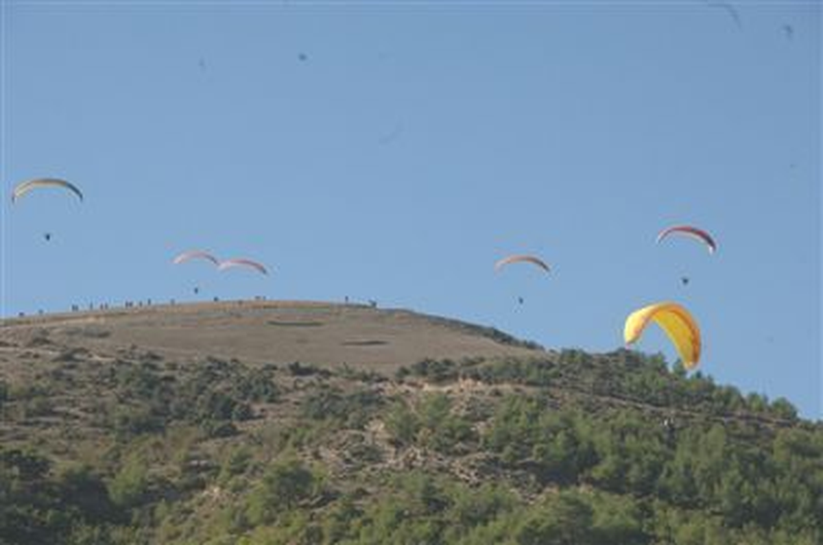 Kahramanmaraş\'ta Yamaç Paraşütü Şenliği