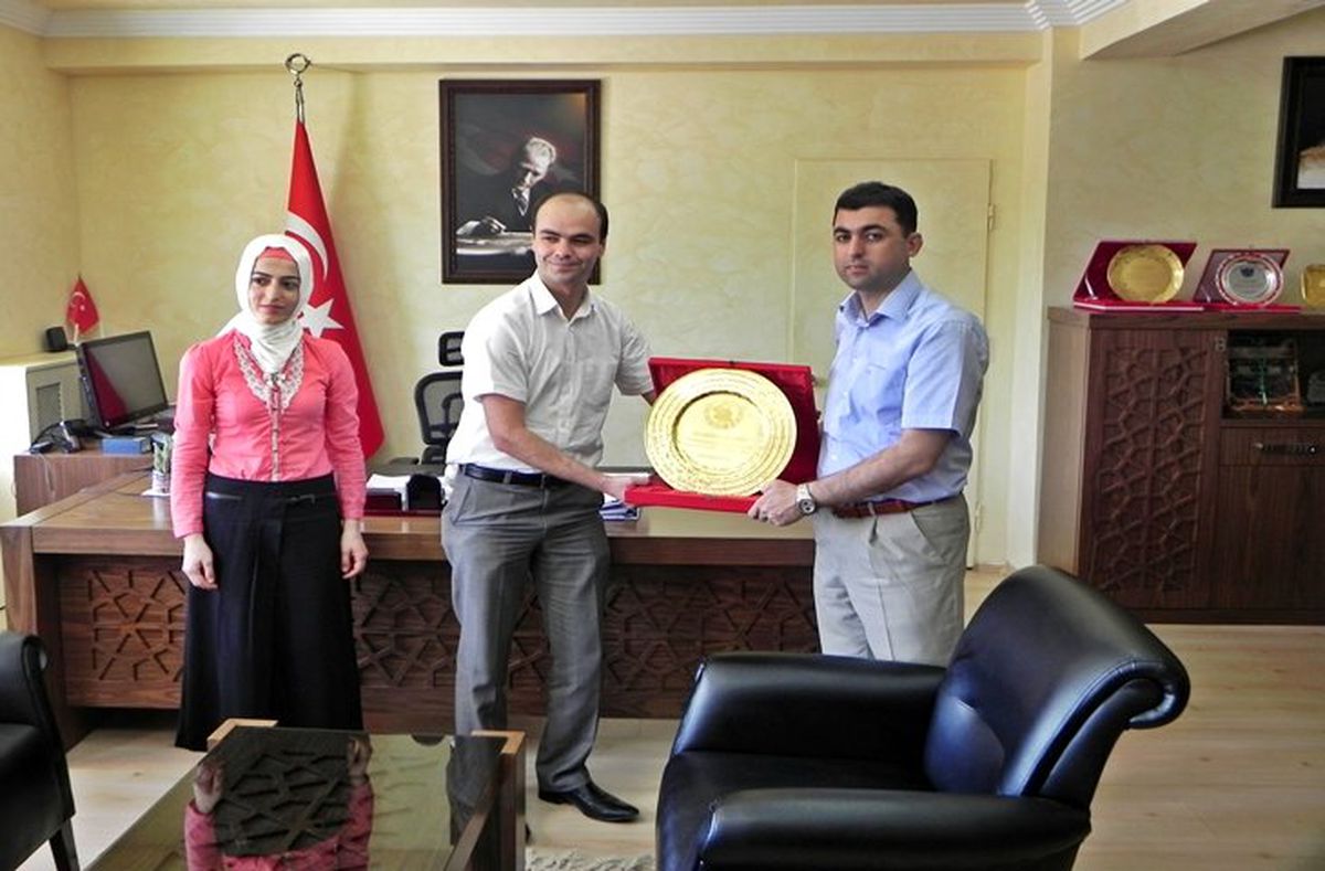 Kaymakam Girgin'e Teşekkür Plaketi