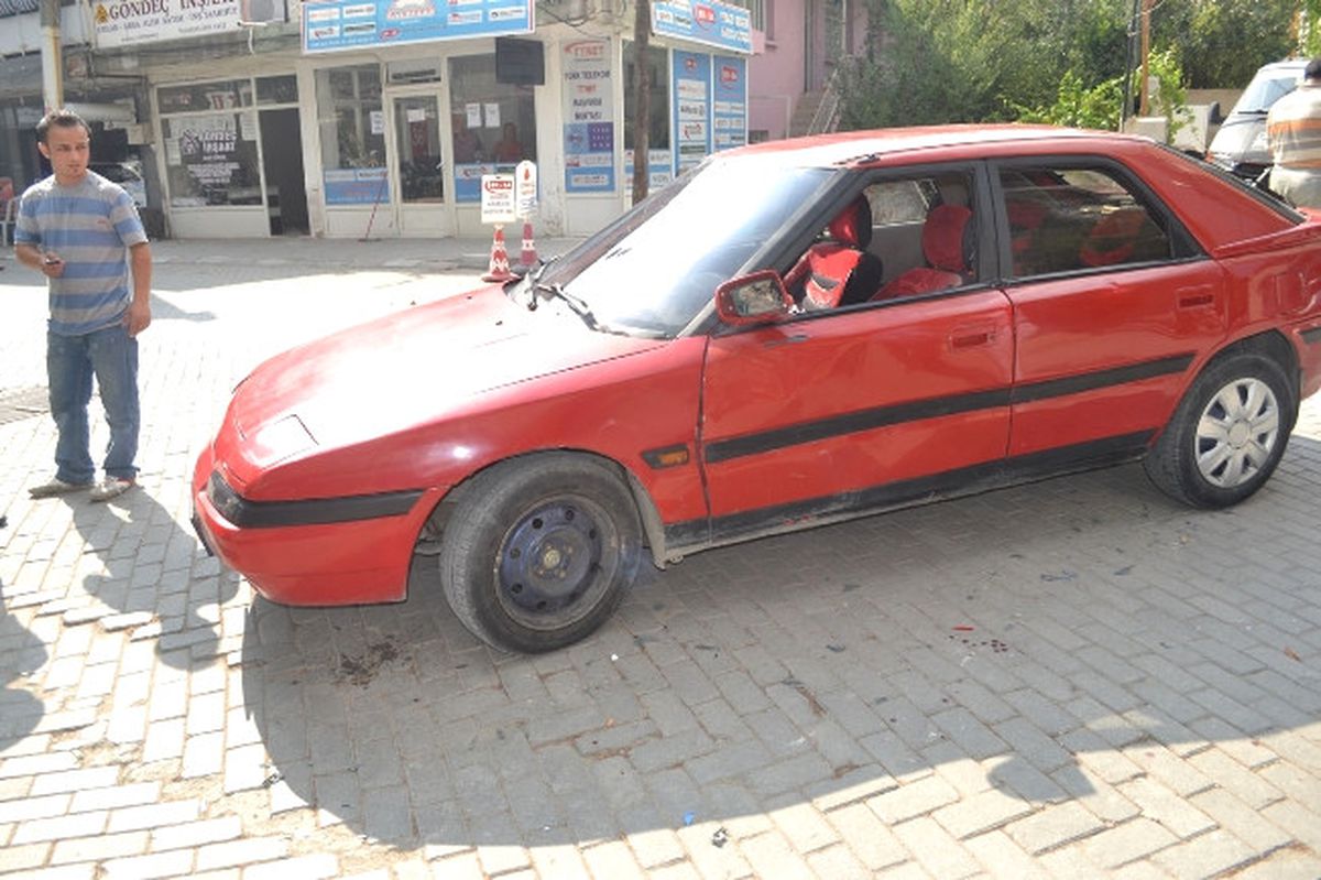 Kula\'da Elektrikli Bisiklet ile Otomobil Çarpıştı