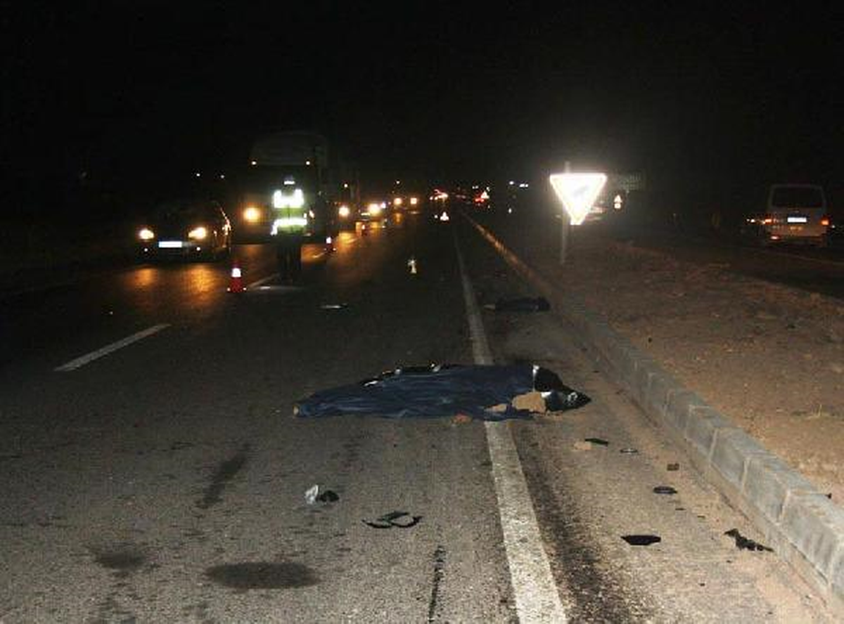 Minibüsle Çarpışan Motosikletteki 2 Kişi Öldü