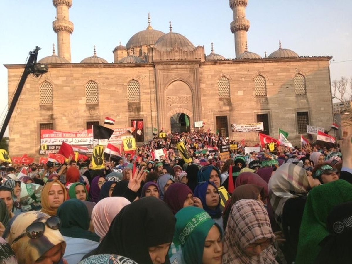 Mısır\'a Destek İçin Binler Eminönü\'nde Buluştu