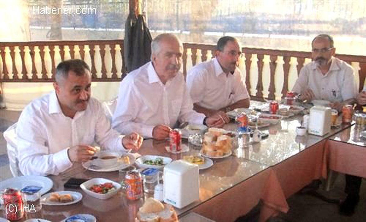 Müftü Üskülüplü\'ye Veda Yemeği