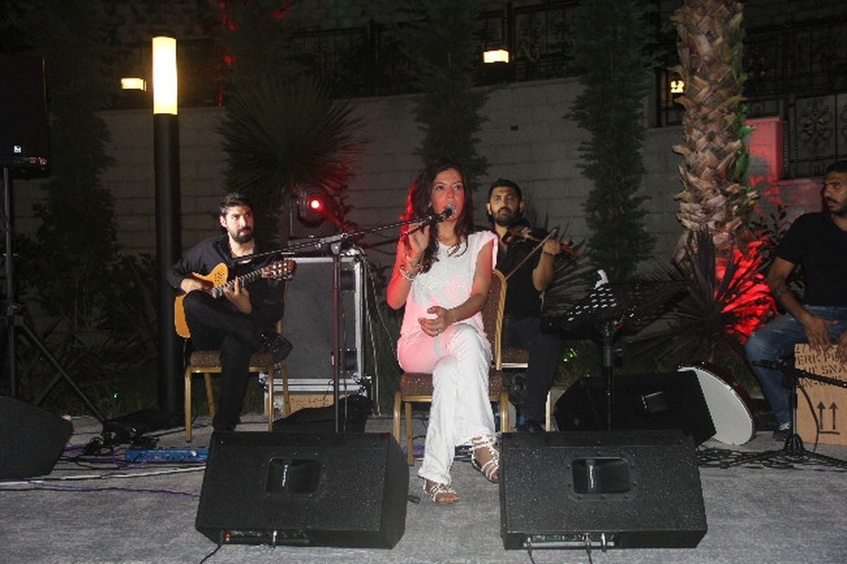 Neslihan Sky Tower\'da Sahne Almaya Başladı