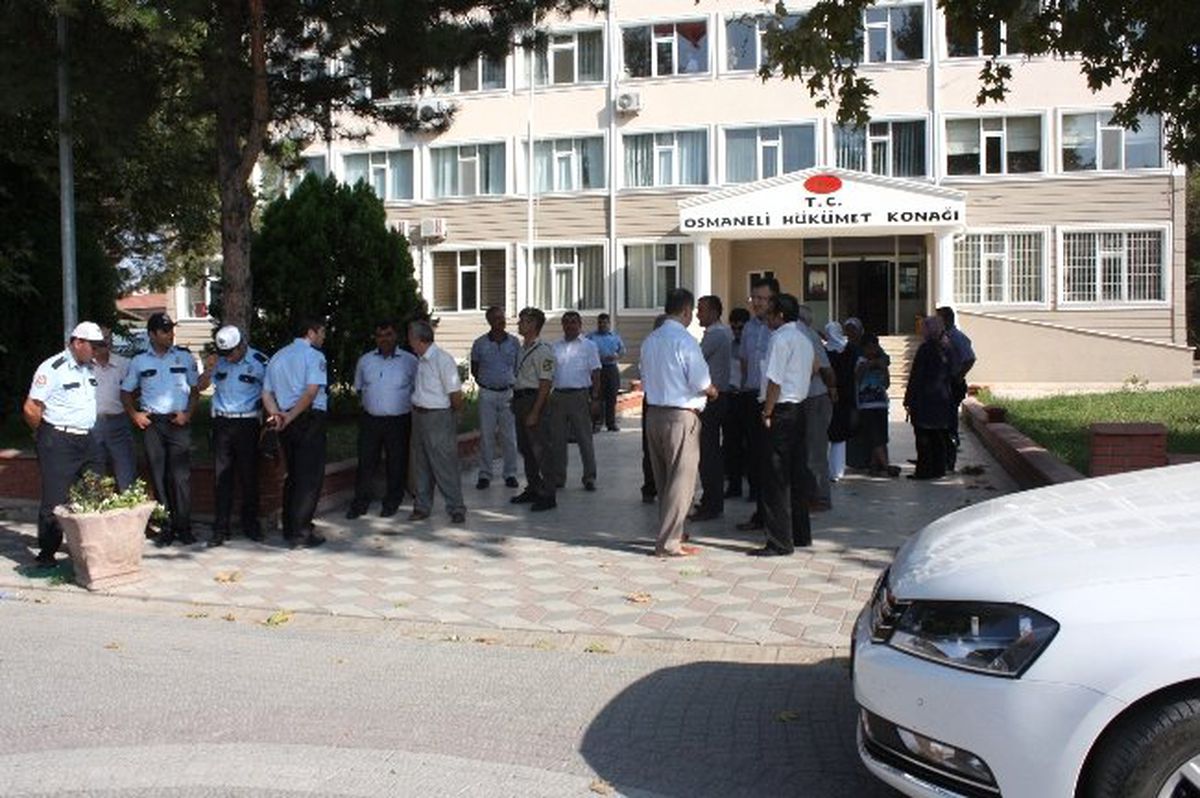 Osmaneli Kaymakam\'ı Ali Ada Konvoy Eşliğinde Uğurlandı