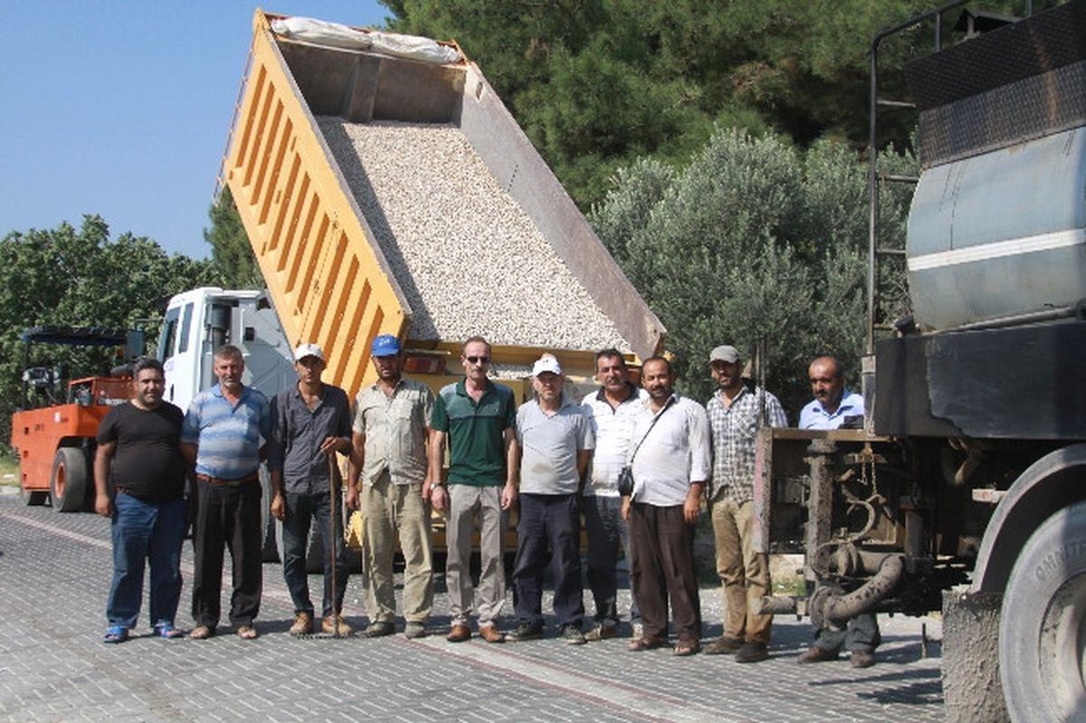 Saruhanlı\'da Asfalt Kaplama Çalışmaları