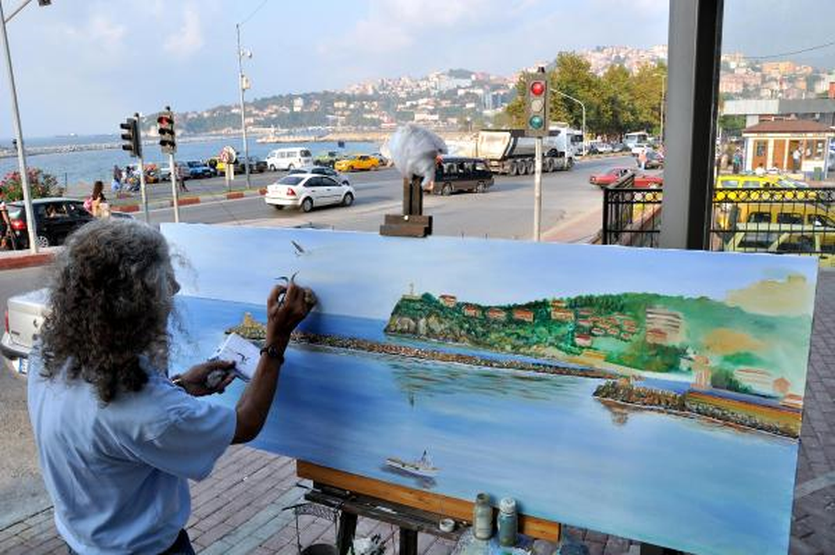 Şehir Şehir Gezip Sokak Resimleri Yapıyor