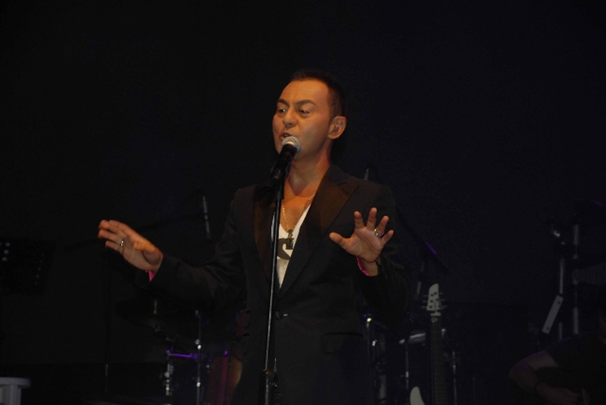 Serdar Ortaç Kuşadası\'nı Salladı