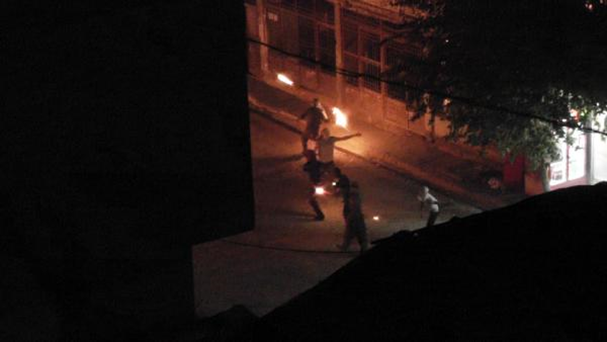 PKK Yandaşları, Alışveriş Merkezine Saldırdı