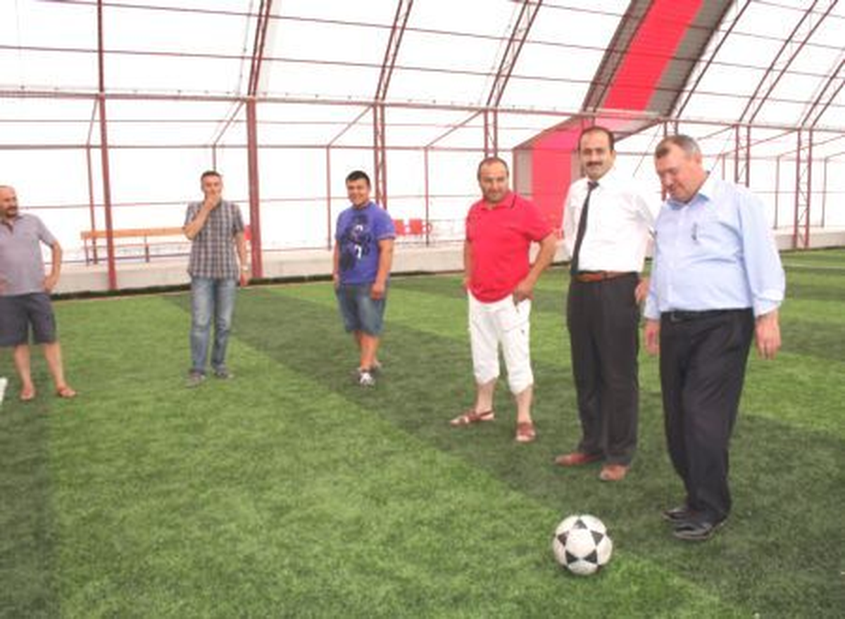 Suluova Belediye Başkanı Boz, Spor Kompleksinde İncelemelerde Bulundu