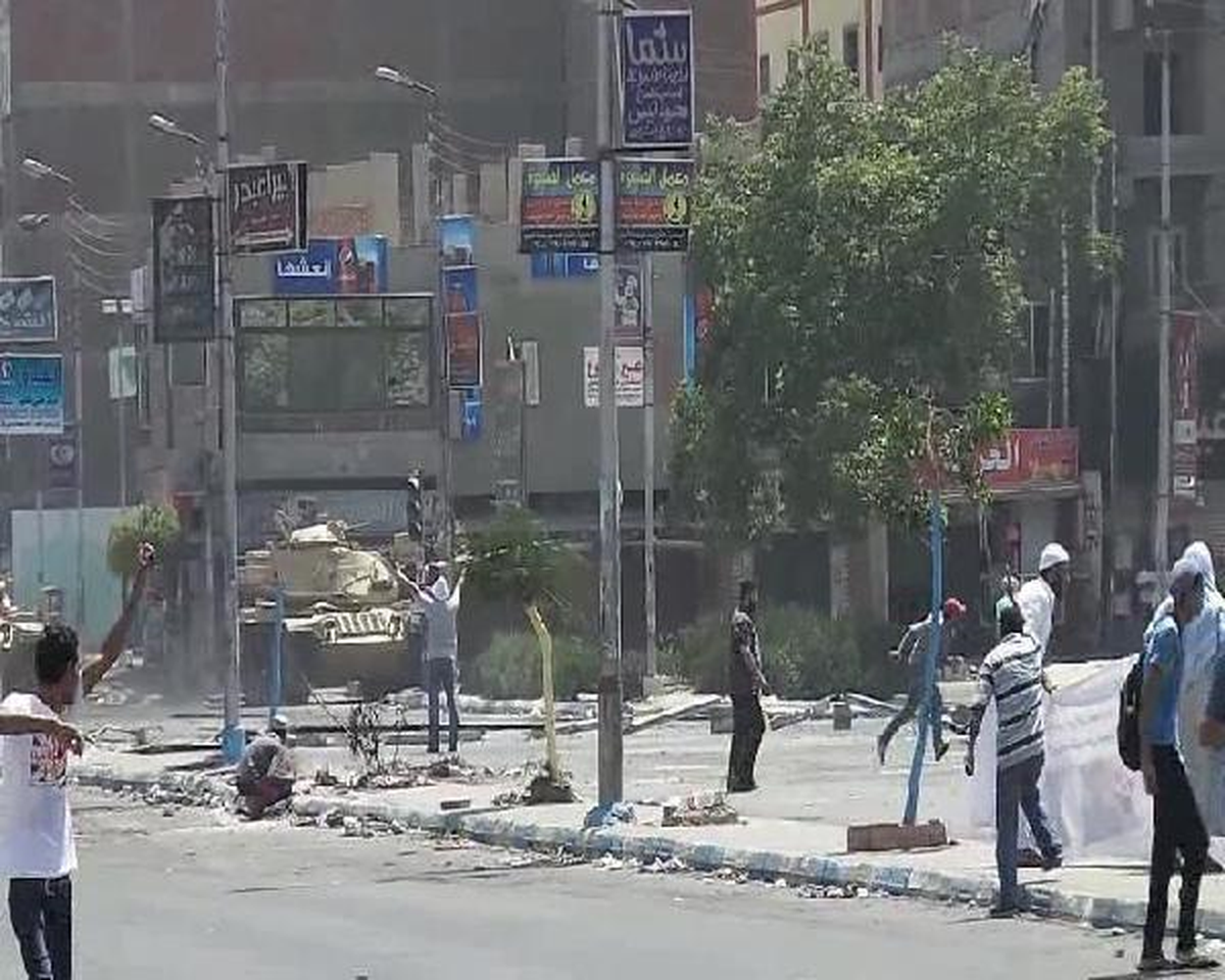 Tankların Önünde Durdu, Kurşunların Hedefi Oldu