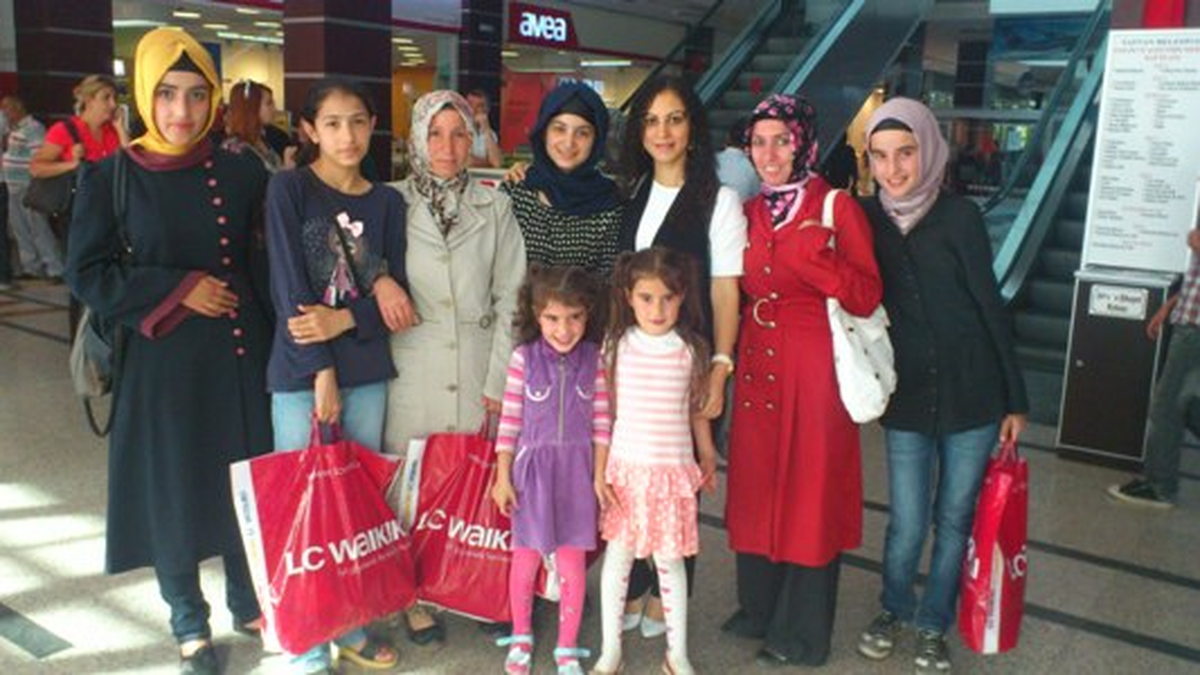 Tatvan Kaymakamlığı Tarafından Çocuklara Giyim Yardımı
