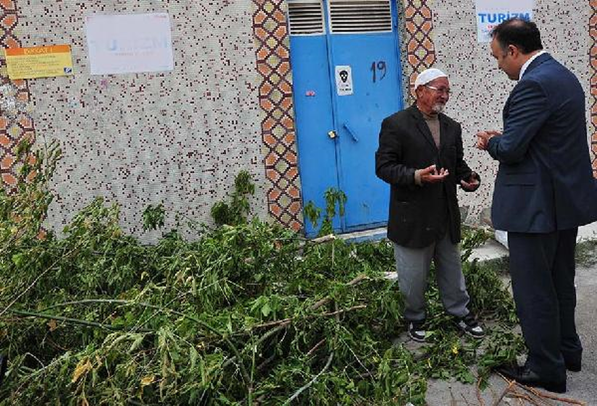 Vali, Afganlı Sığınmacıyı Makamında Ağırladı