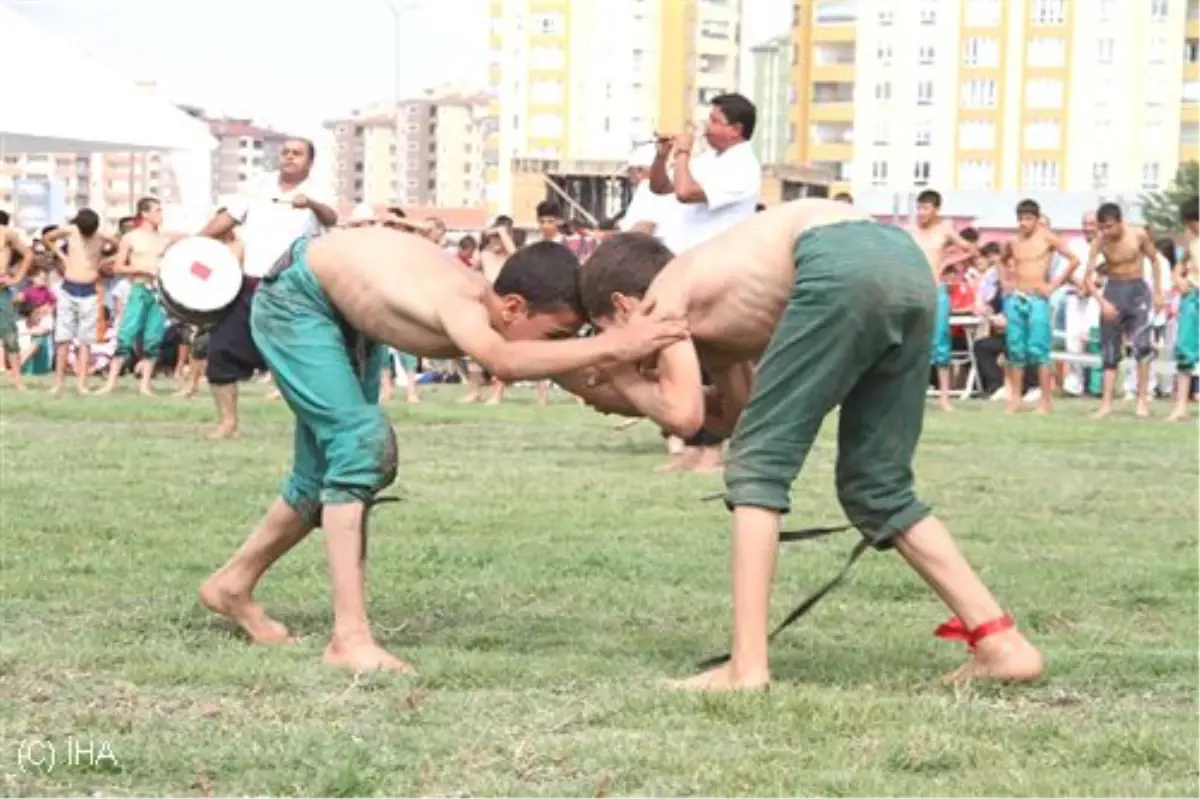 15. Geleneksel Karakucak Güreşleri