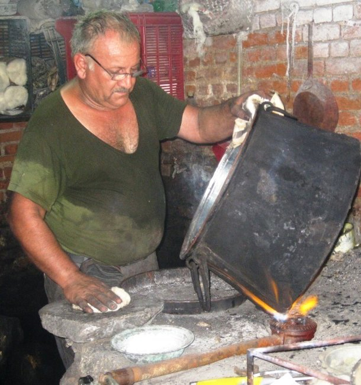 61 Yıllık Kalaycı Dükkânıyla Yıllara Meydan Okuyor