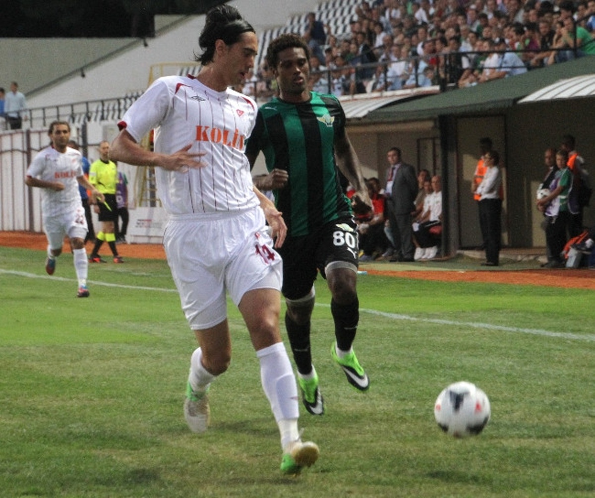 Akhisar Belediyespor - Elazığspor Maçı 0-0 Devam Ediyor