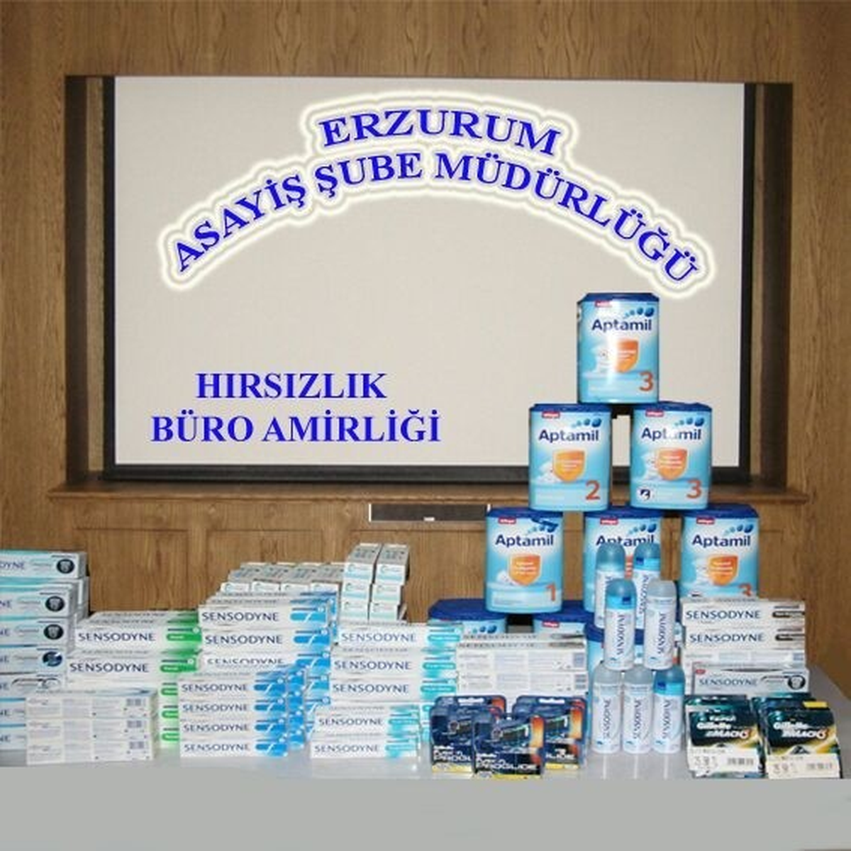 Alış Veriş Merkezinden Hırsızlık Yapan 2 Şüpheli Yakalandı