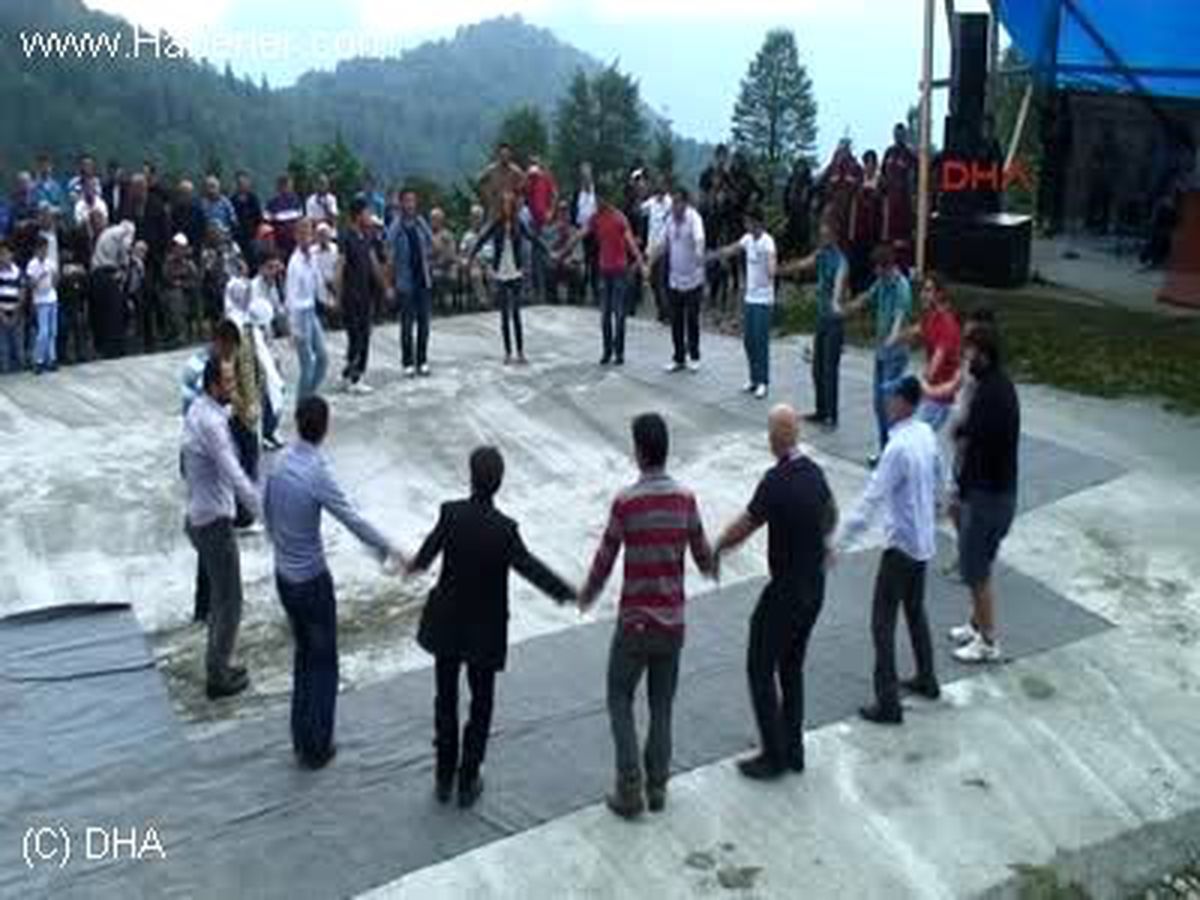 Bakan Eker Artvin\'de Saf Kafkas Arı ve Bal Festivali\'ne Katıldı