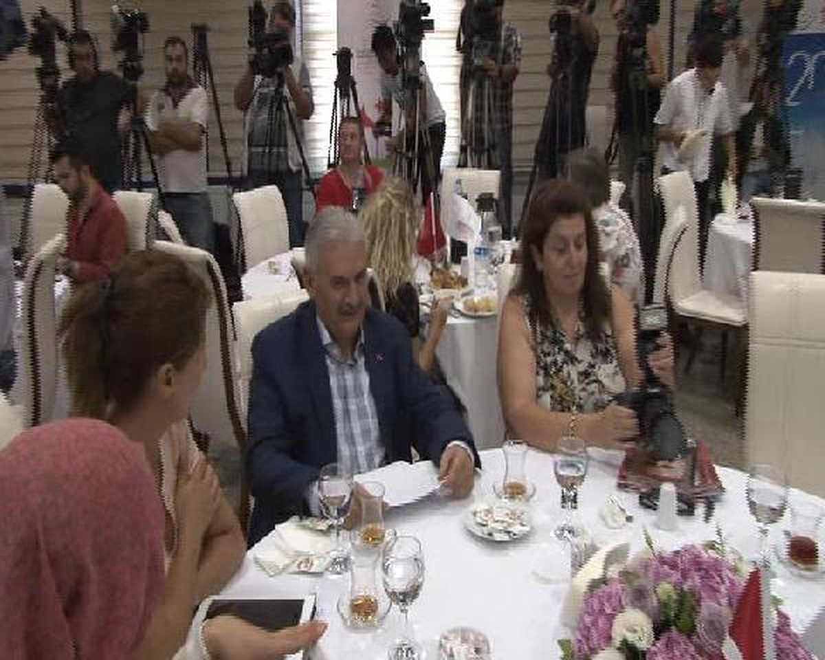 Bakan Yıldırım: (Uçak Bilet Fiyatları) Tavan Fiyatı Getirilebilir