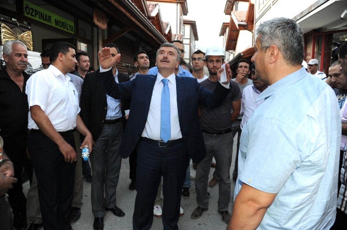 Başkan Akyürek Tarihi Bedesten\'deki Çalışmaları İnceledi