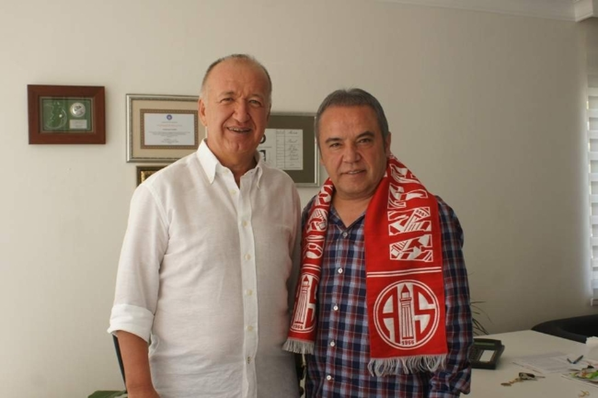 Başkan Böcek\'ten Medical Park Antalyaspor\'a Ziyaret