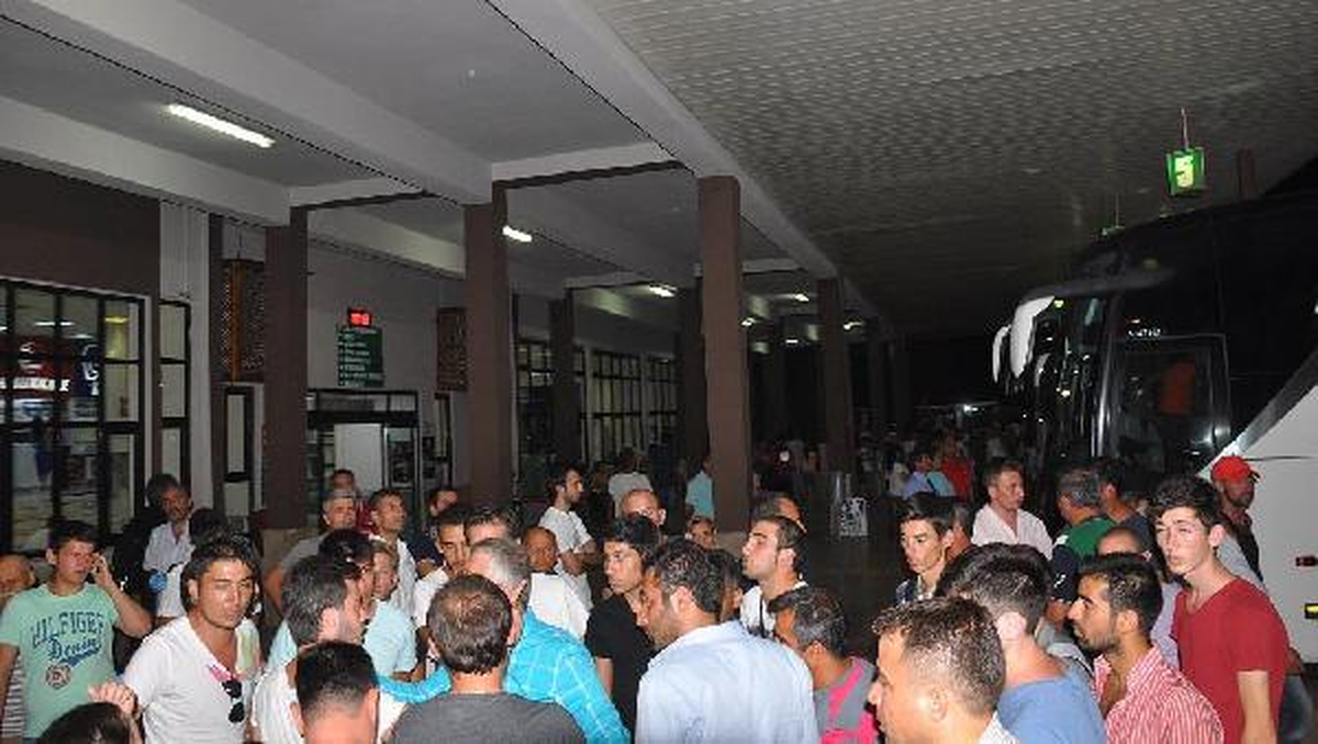 Hacizli Otobüs Terminalde Bağlandı, Yolcular İsyan Etti