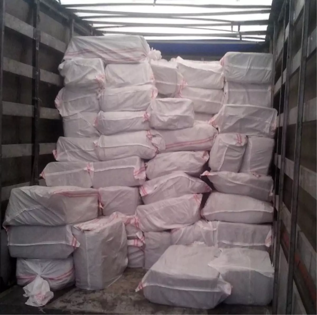 Hakkari\'de 203 Çuval Ayakkabı Ele Geçirildi