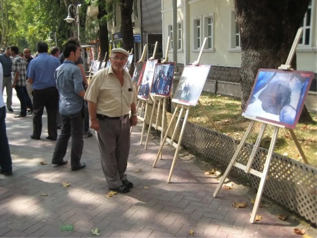 Hendek\'te Deprem Şehitleri Anıldı