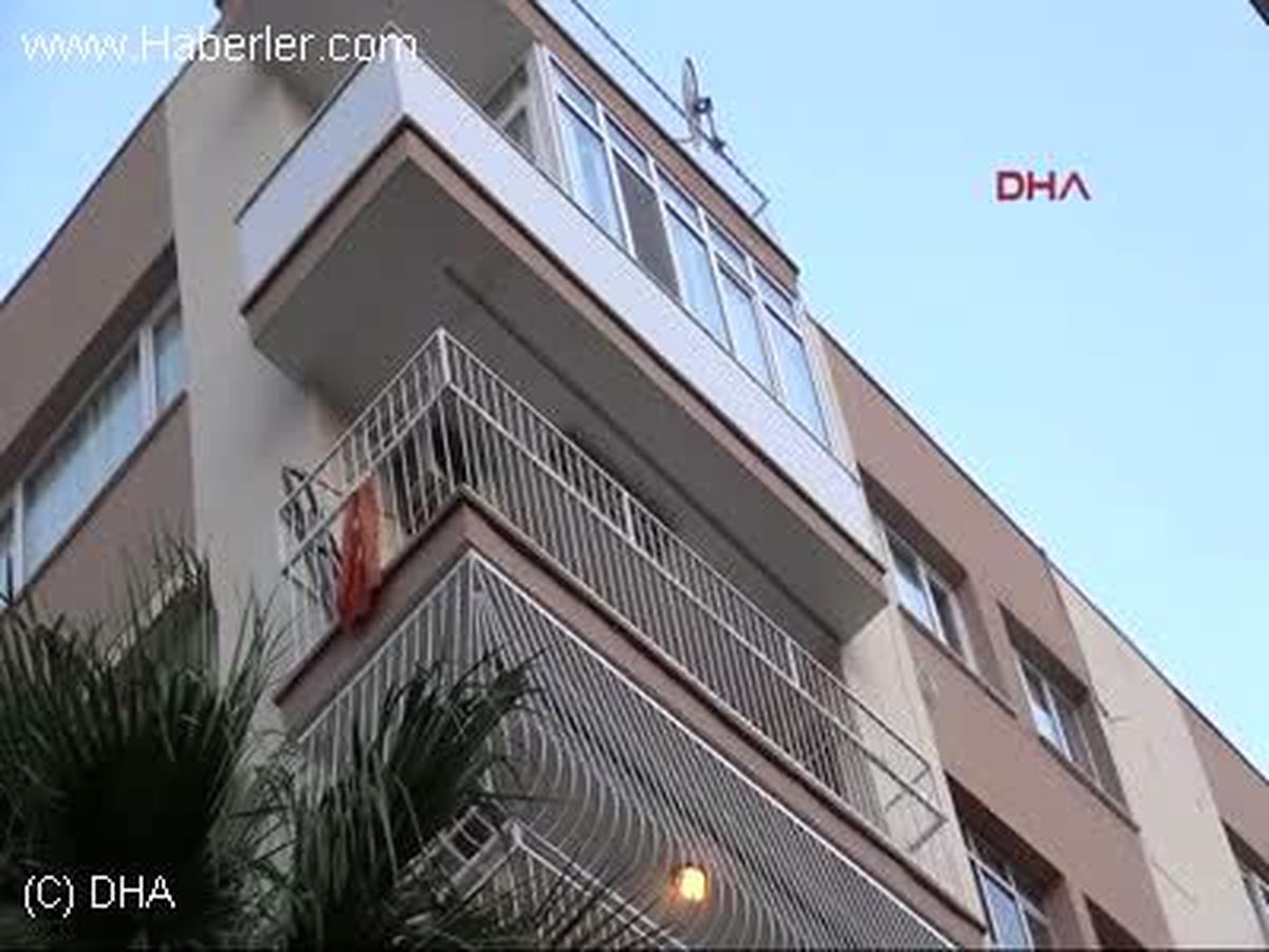 İzmir Üniversiteli Genç Evinde Öldü
