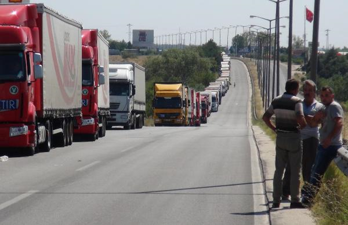 Kapıkule\'de 5 Kilometre Tır Kuyruğu