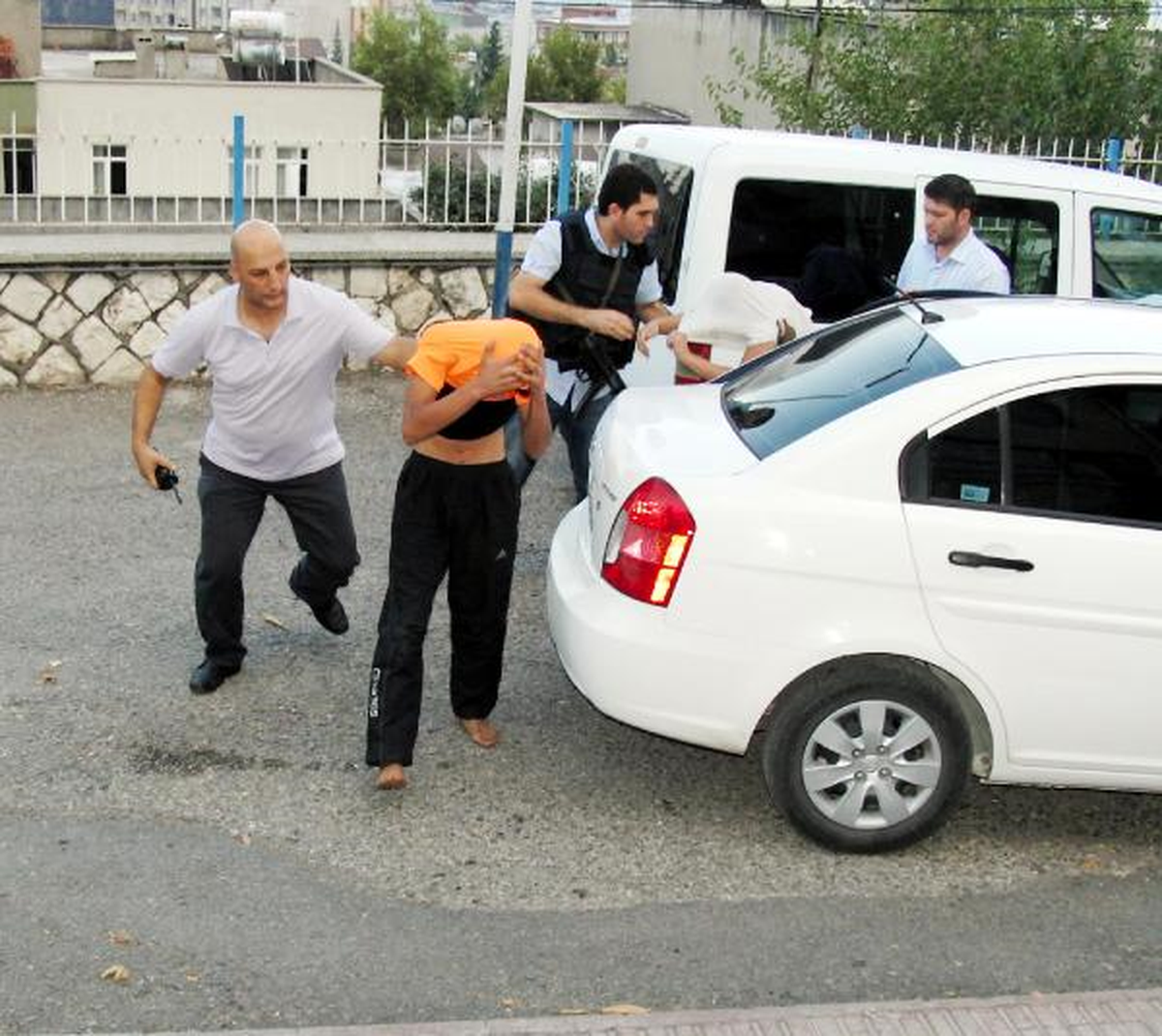 Maraş\'ta Serbest Bırakılan 2 Çocuk Yine Otomobil Çaldı
