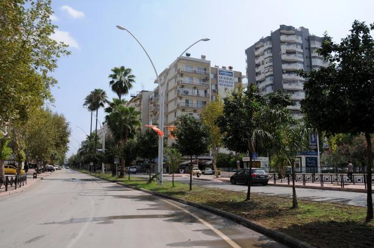 Sıcak Hava Adana Sokaklarını Boşalttı