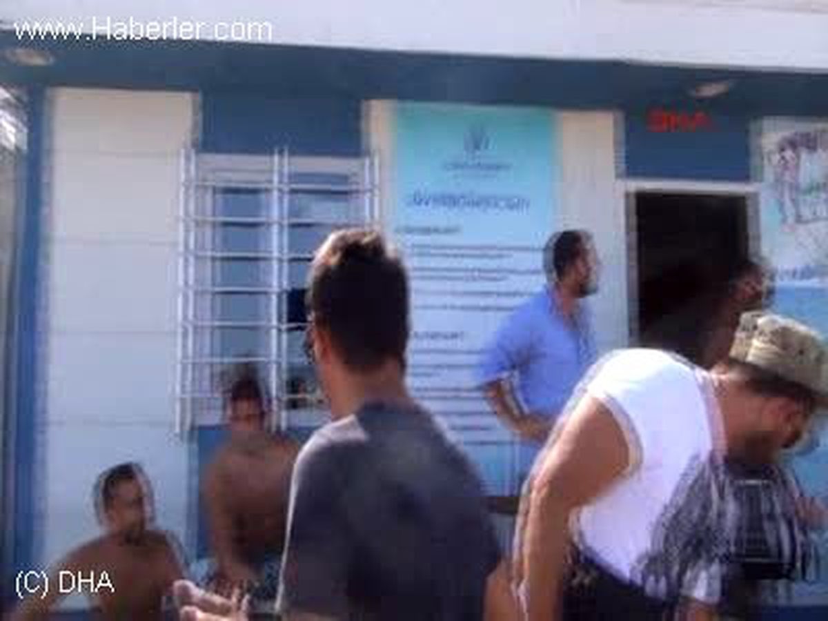 Şile\'de Cankurtaranlara "Neden Kurtarıyorsun" Saldırısı!