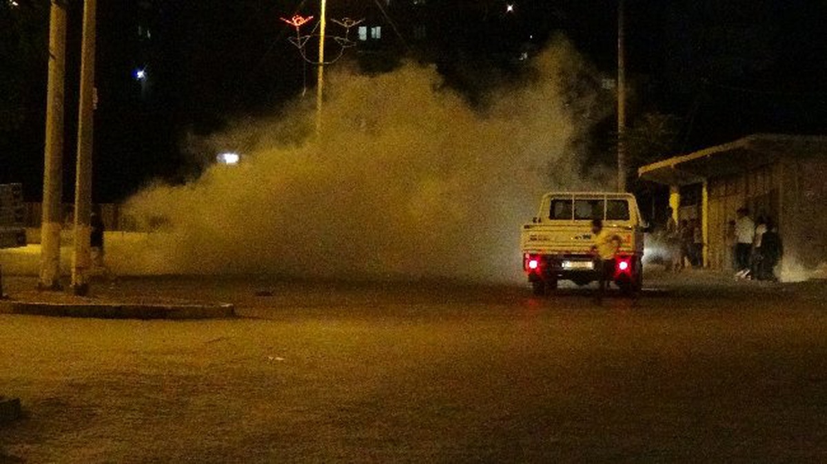 Şırnak\'ta Göstericiler Polise Saldırdı
