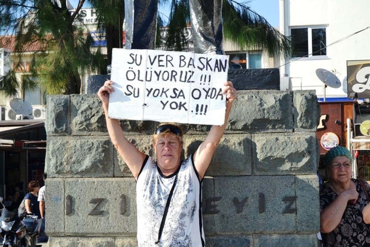 Susuzluk Çeken Vatandaşlar Meydana Çıktı