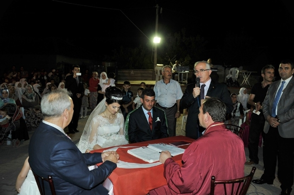 Vali Tuna, Şehit Ailesinin Mutluluğuna Ortak Oldu